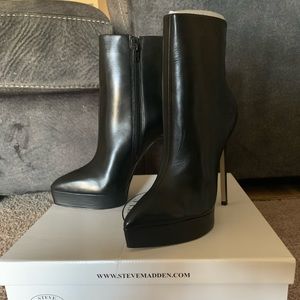 Steve Madden Velina Black Leather Heel